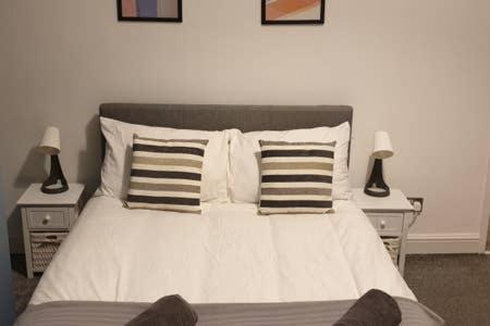 4 Bedrooms, Sleeps 10, Near Lfc & Efc Liverpool Exterior foto